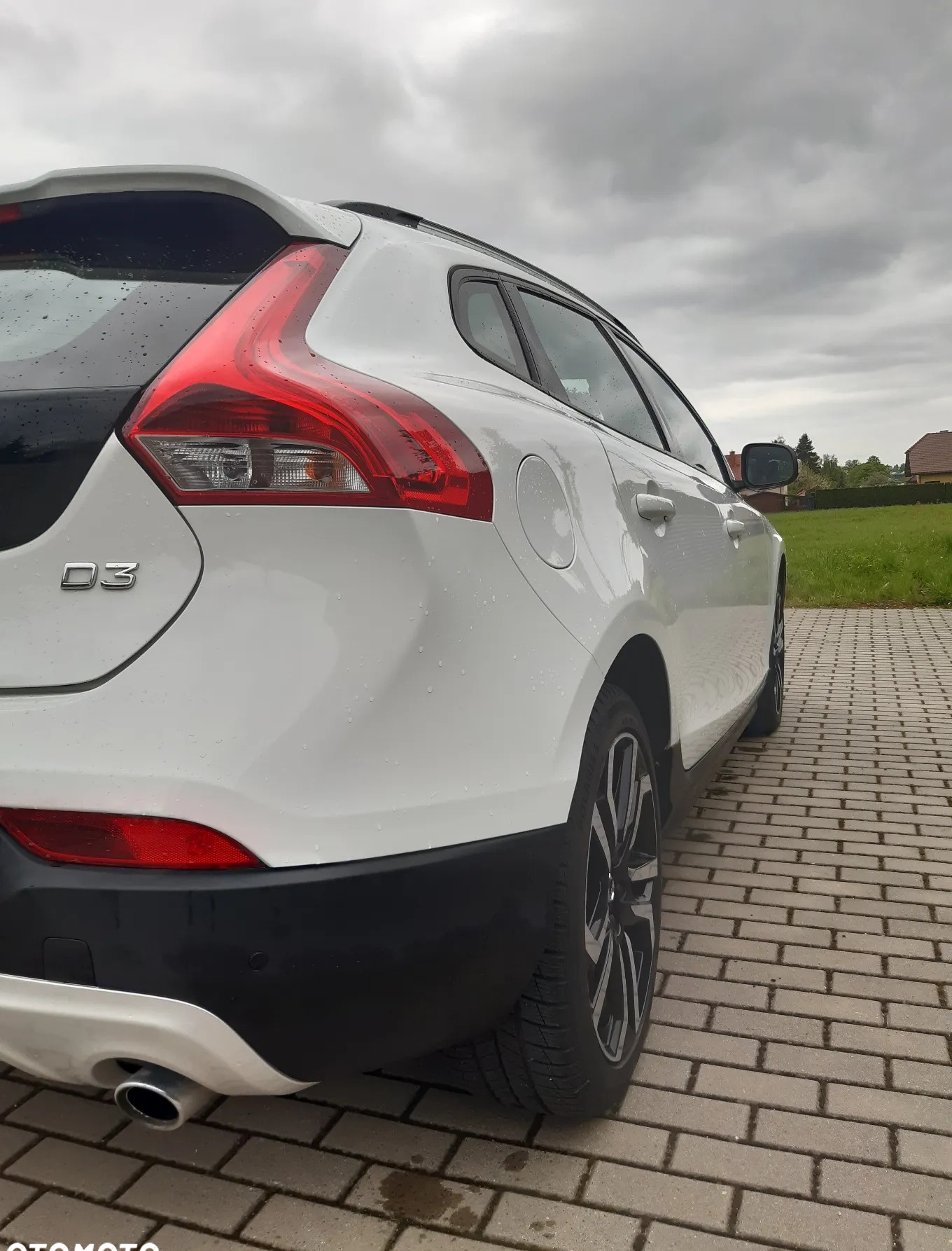 Volvo V40 cena 55000 przebieg: 173000, rok produkcji 2017 z Warszawa małe 79